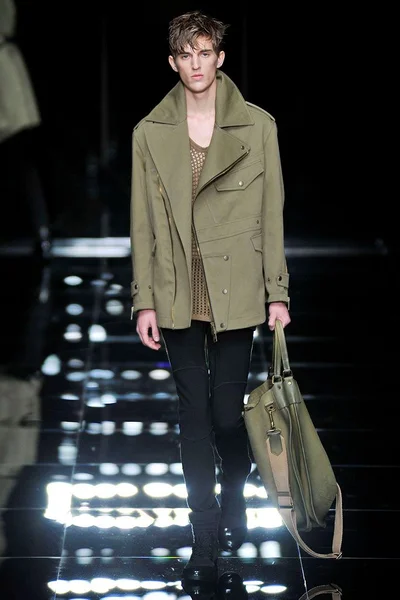 Look 17